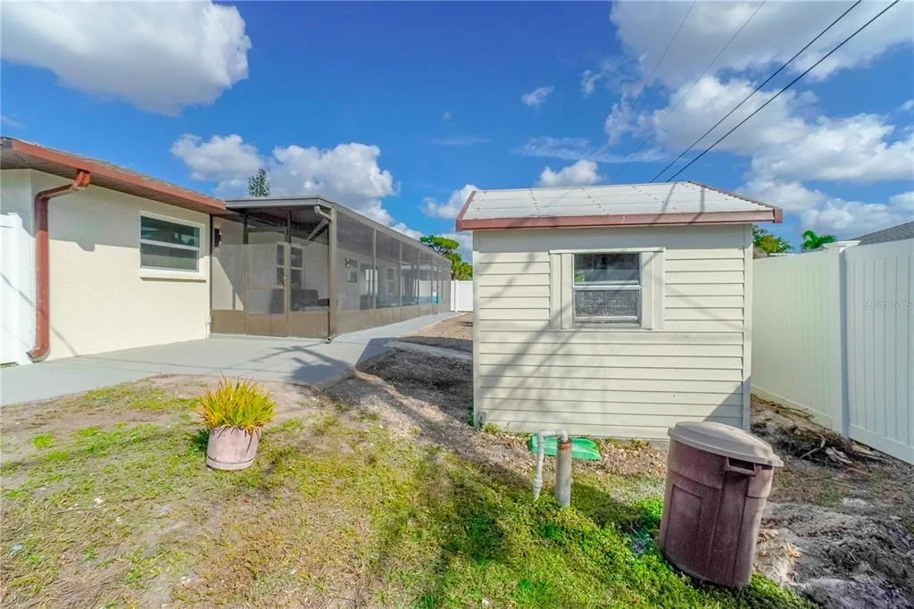 Photo of 1461 ROYAL ROAD