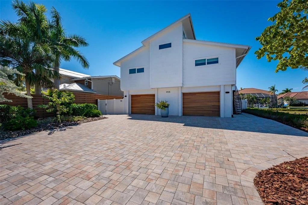 Photo of 4938 COMMONWEALTH DRIVE