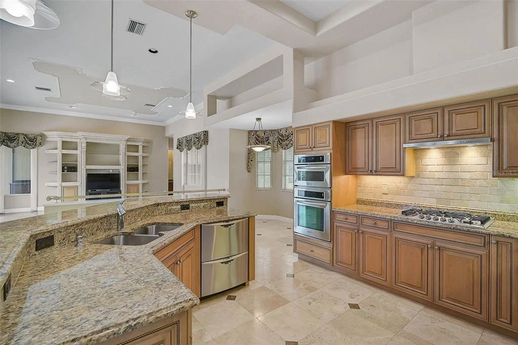 Photo of 852 MACEWEN DRIVE