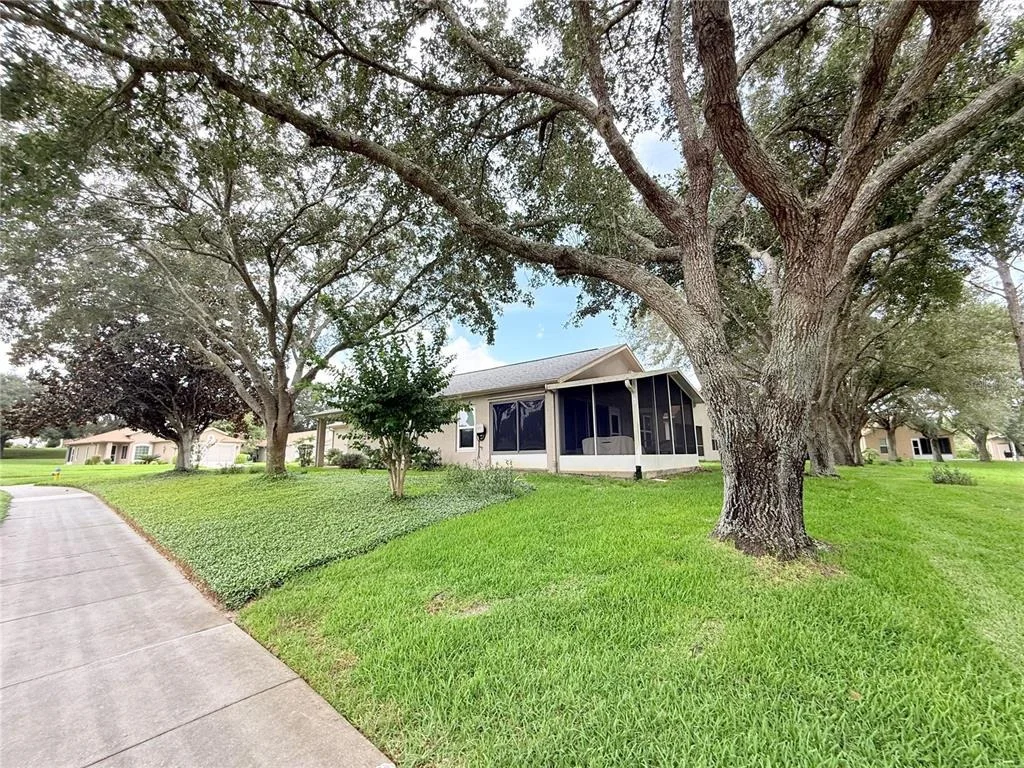 Photo of 265 CENTER OAK CIRCLE