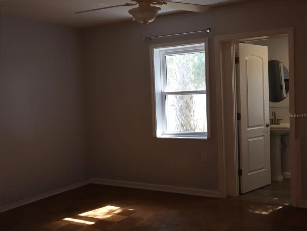 Photo of 940 OLEANDER DRIVE SE