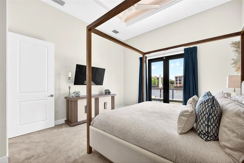 Photo of 125 COLONY POINT DRIVE