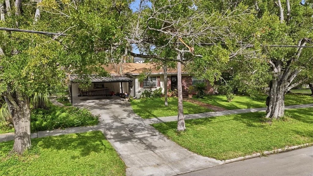 Photo of 500 W DAVIS BOULEVARD