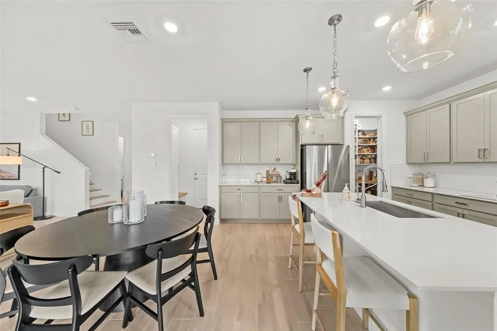 Photo of 660 VERIDIAN CIRCLE NW
