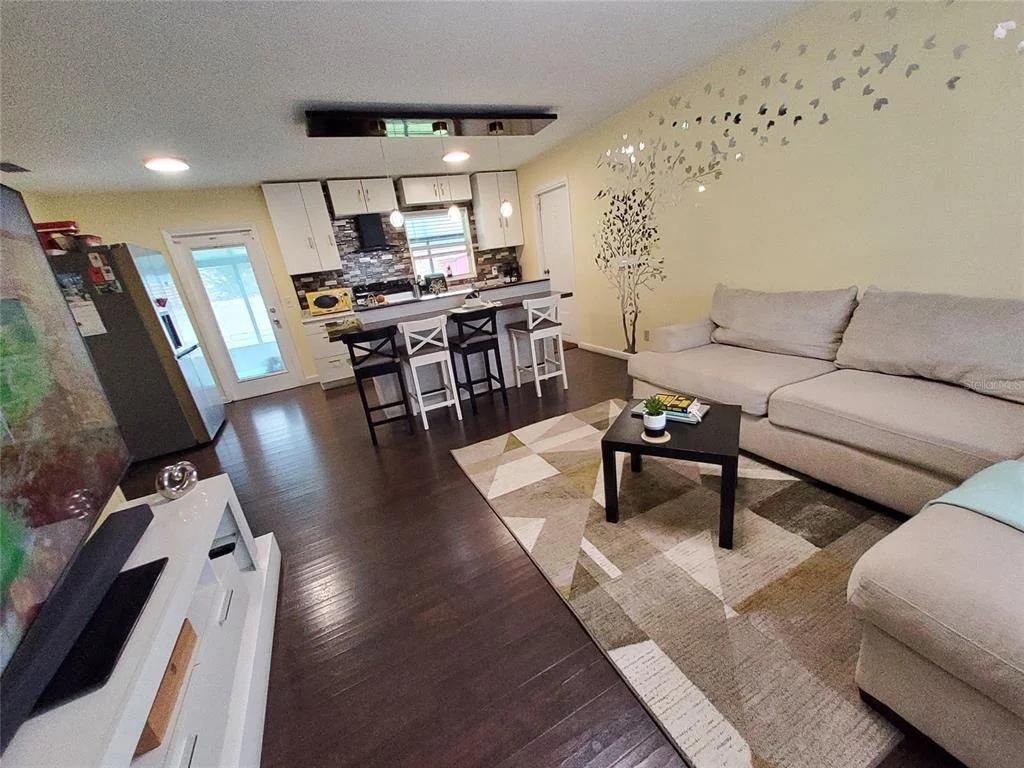 Photo of 1319 MANOR DRIVE
