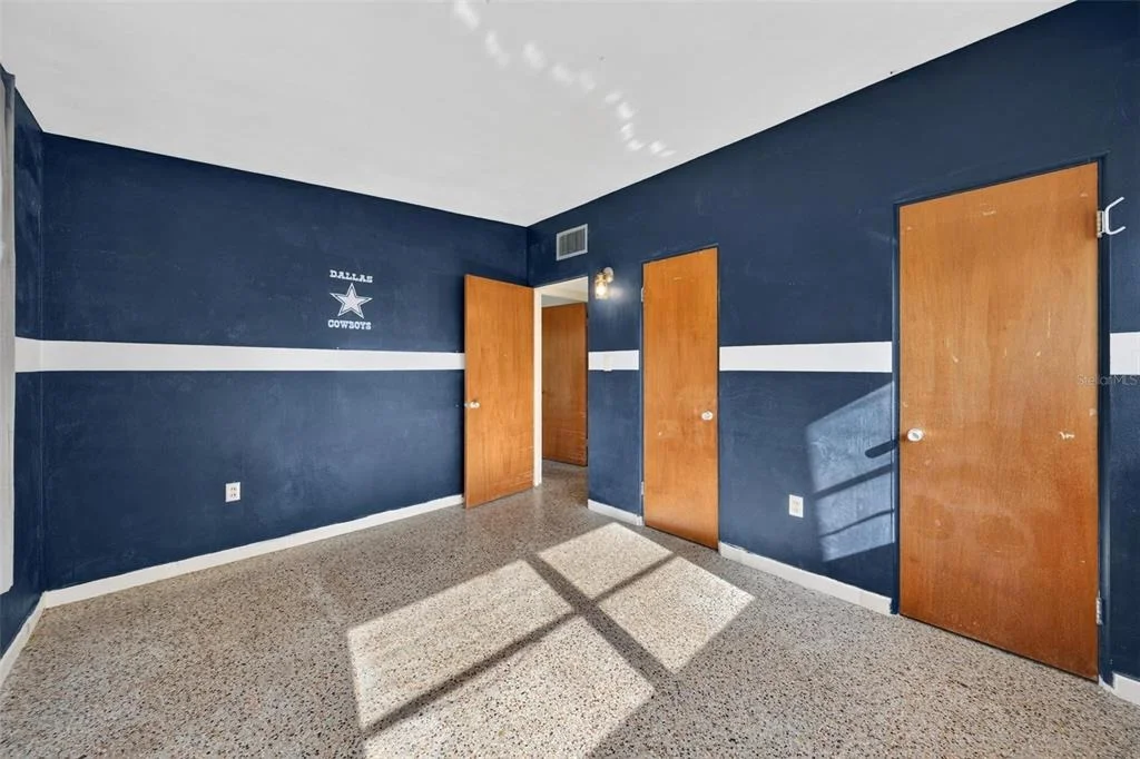 Photo of 710 TWIN OAKS LANE