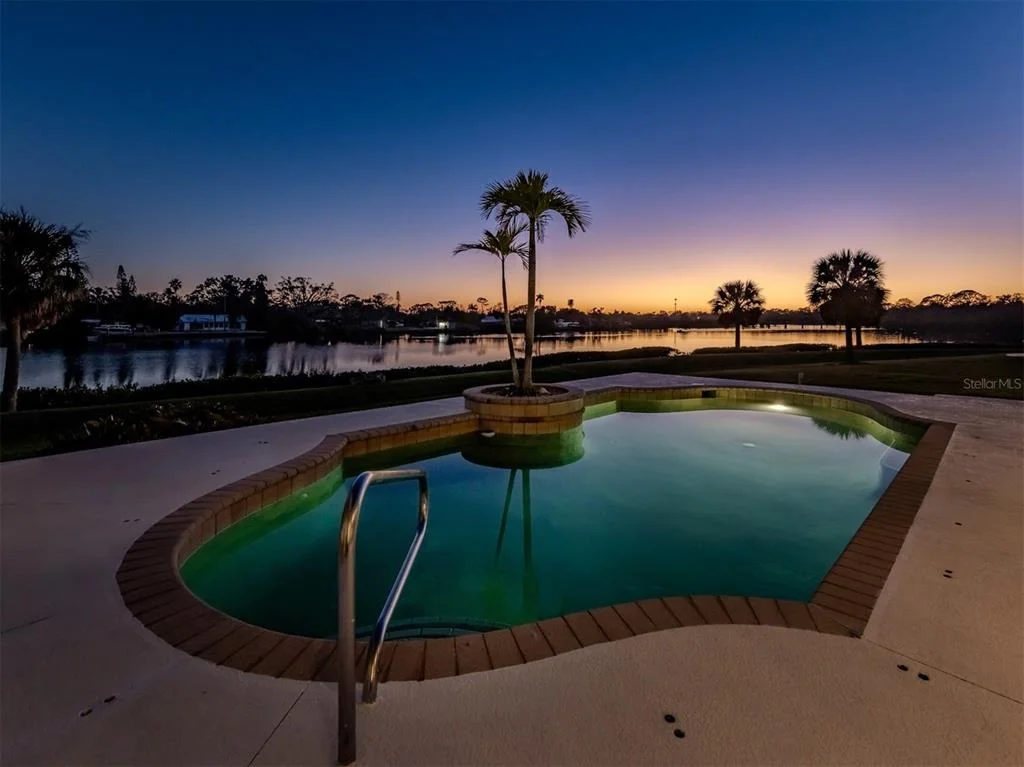 Photo of 853 HILLCREST DRIVE