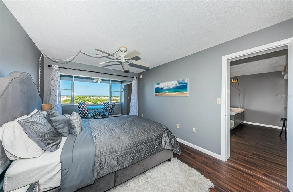 Photo of Unit 604 at 4725 COVE CIRCLE