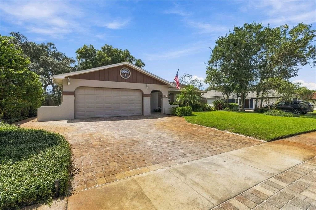 Photo of 1044 FOREST CIRCLE