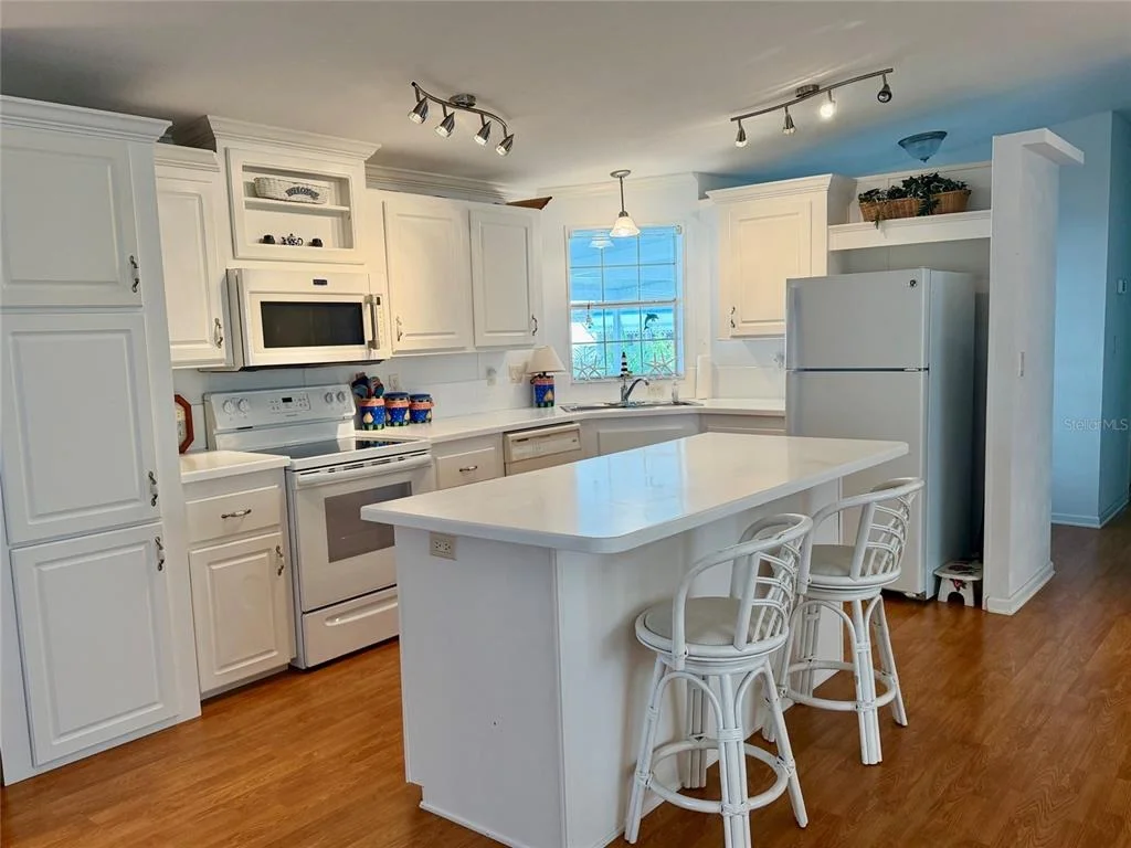 Photo of 730 GLORIOSA ROAD