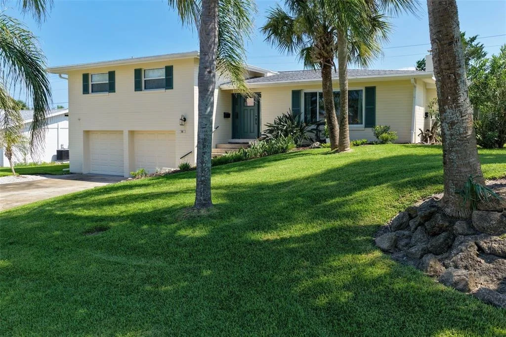 Photo of 76 BANYAN DRIVE