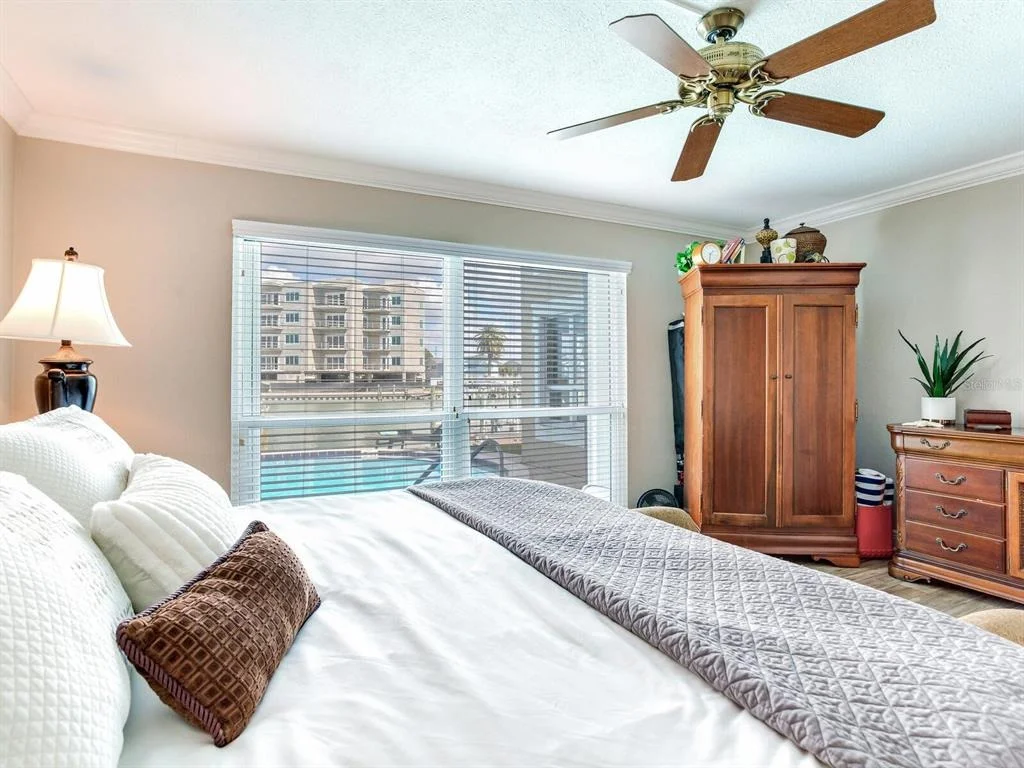 Photo of Unit B at 210 DOLPHIN POINT