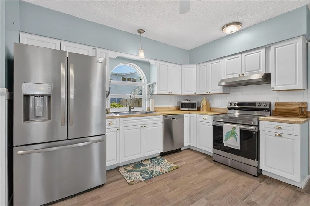 Photo of 6086 ISLAND DRIVE