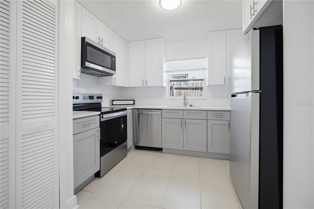 Photo of 1060 DEES DRIVE