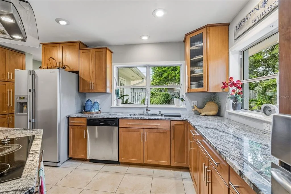 Photo of 894 JOAN STREET