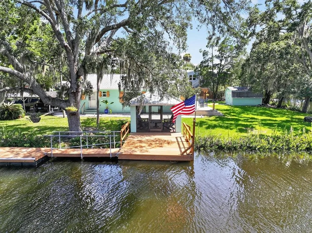 Photo of 6086 ISLAND DRIVE