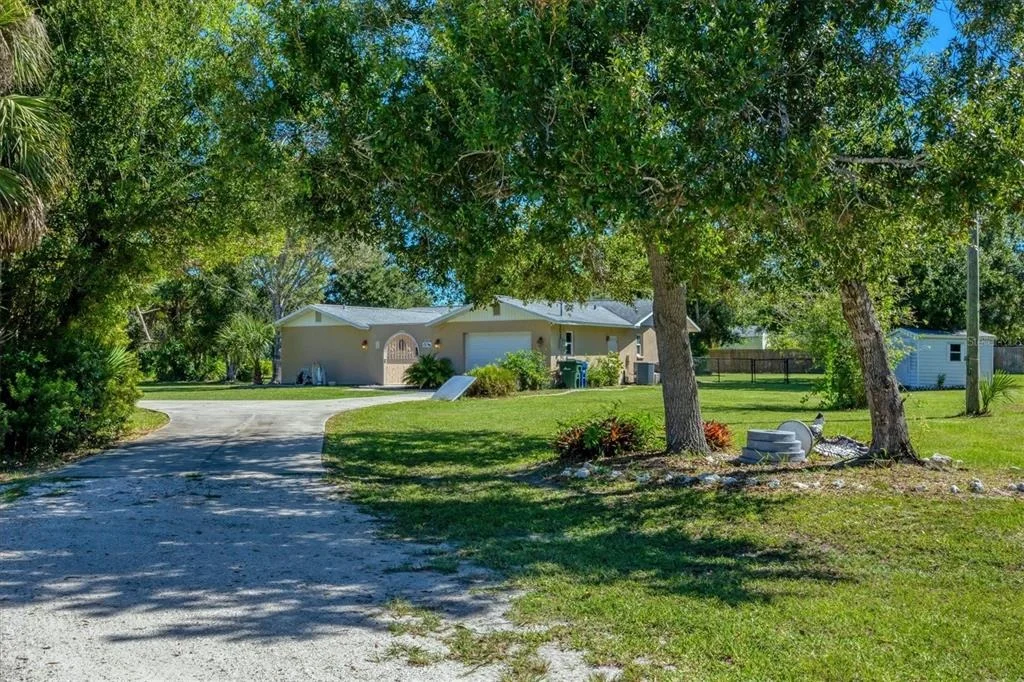 Photo of 1135 RANGE ROAD