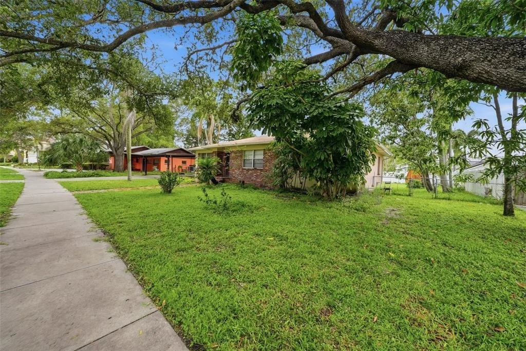 Photo of 500 W DAVIS BOULEVARD