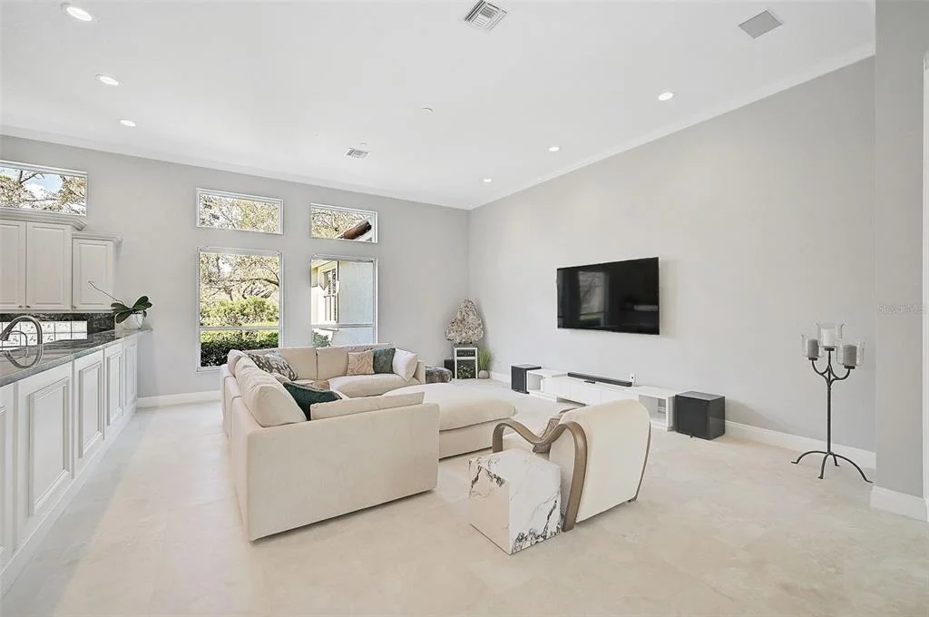 Photo of 854 MACEWEN DRIVE