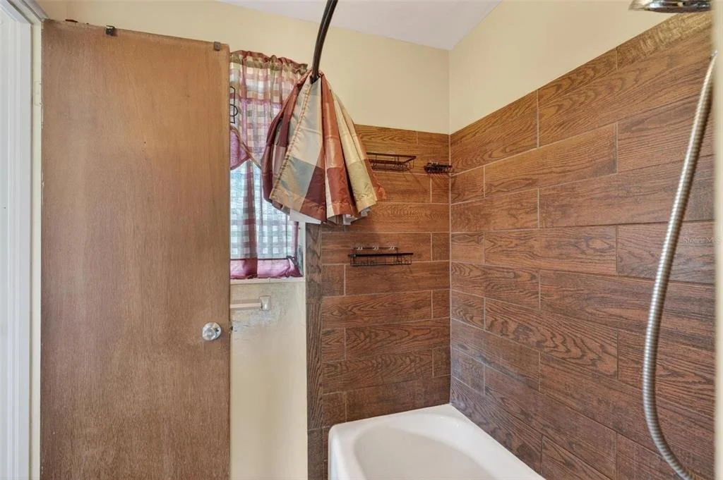 Photo of 710 TWIN OAKS LANE