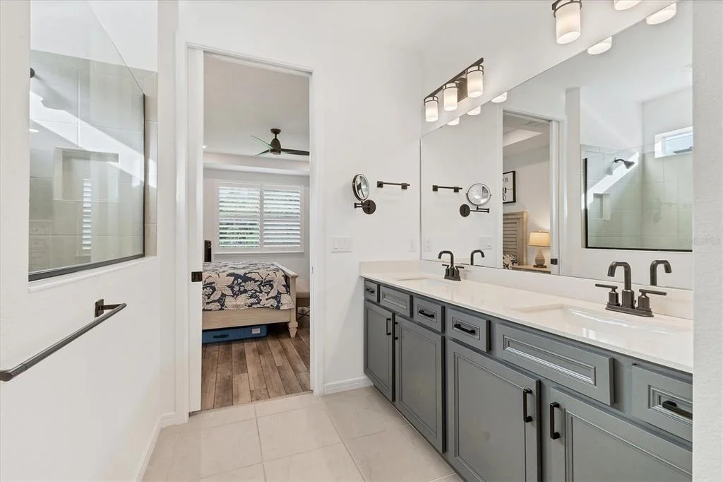 Photo of 10622 WYNWARD WAY