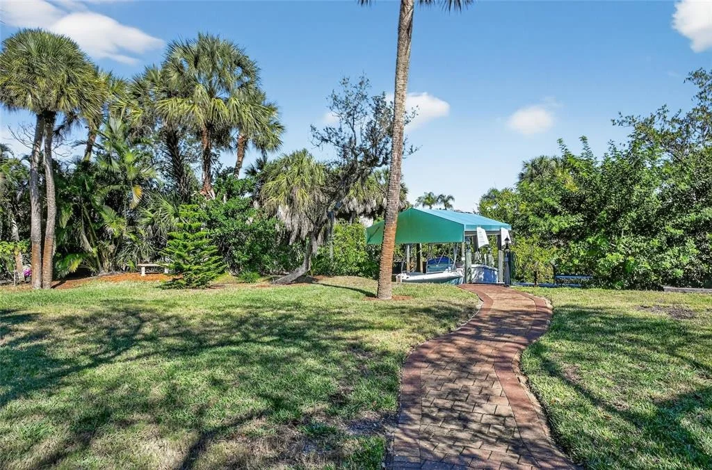 Photo of 10110 CREEKSIDE DRIVE