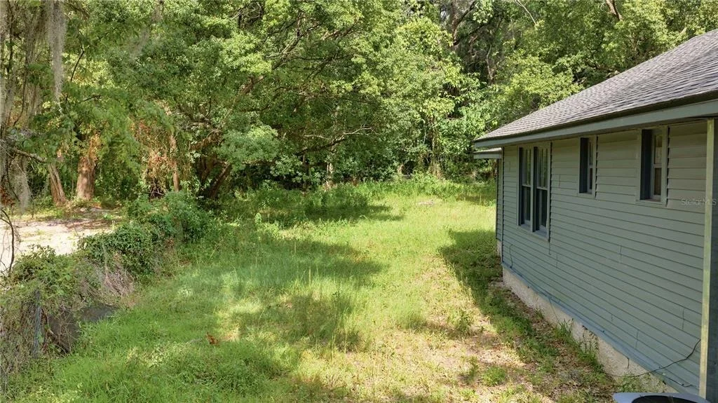 Photo of 2107 NE 8TH ROAD