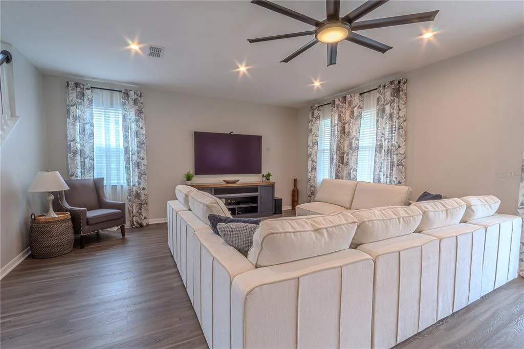 Photo of 1261 LONE PALM WAY