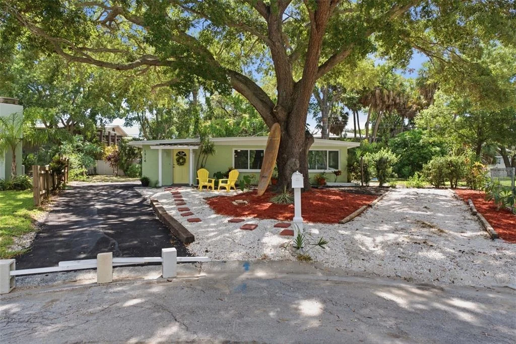 Photo of 1516 ADELE PLACE