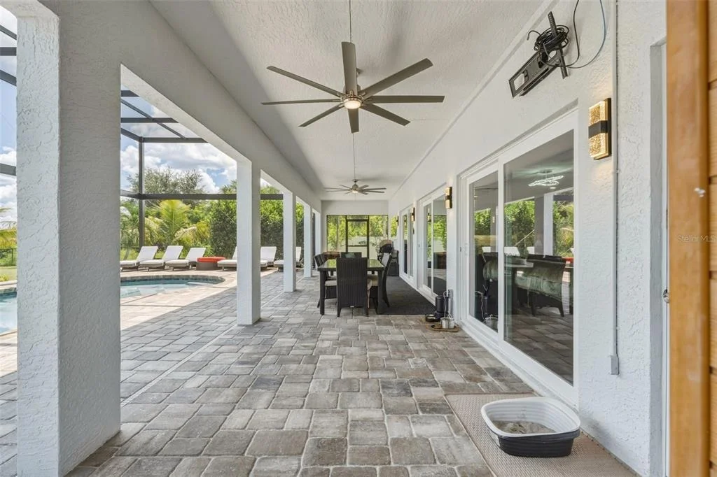 Photo of 2424 HARBOUR DRIVE