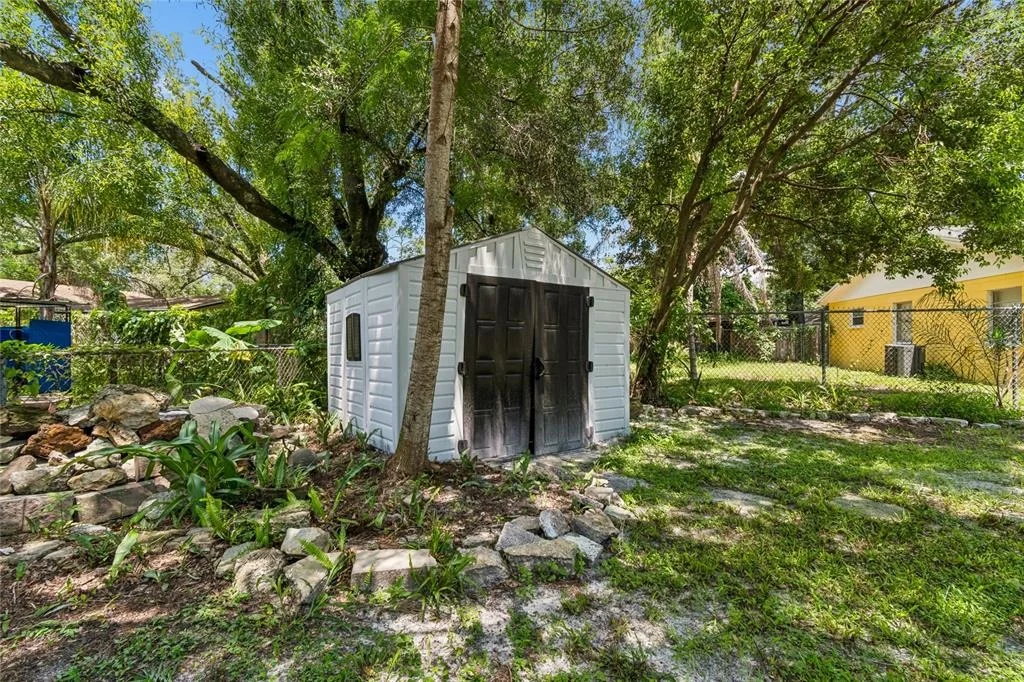 Photo of 1614 E MAPLE AVENUE
