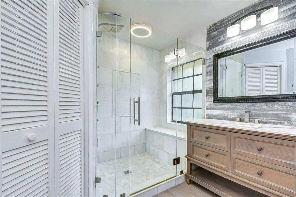 Photo of 1101 OAKRIDGE MANOR DRIVE