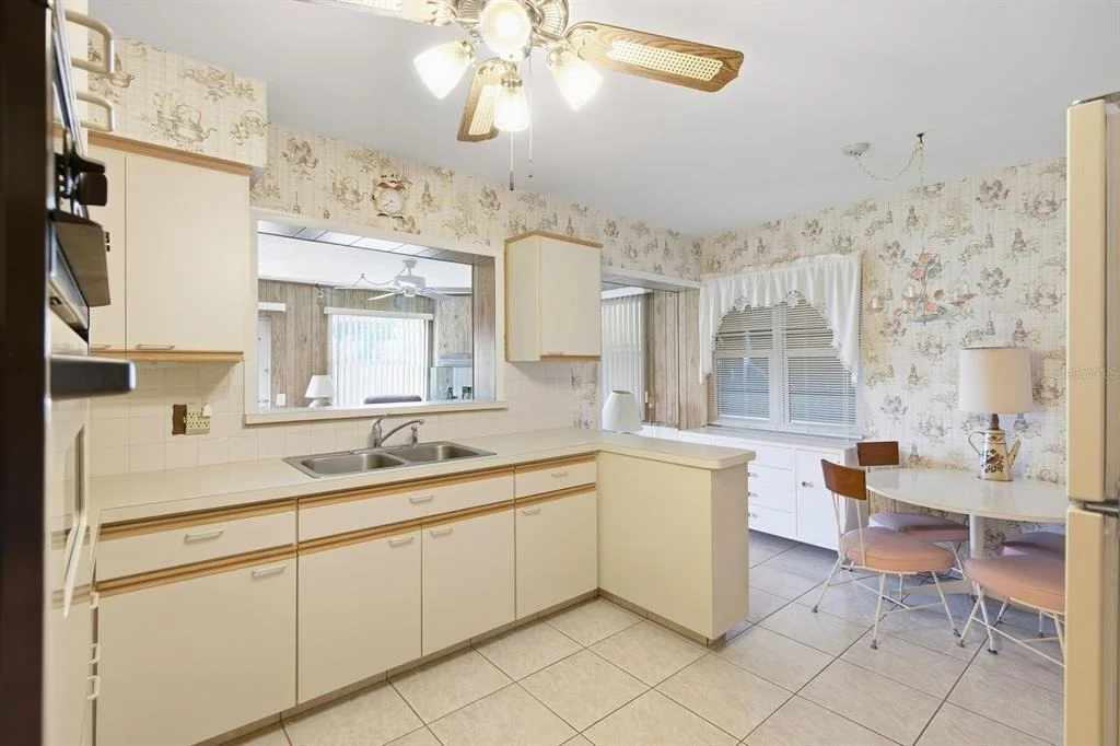 Photo of 2548 FOREST PARKWAY N
