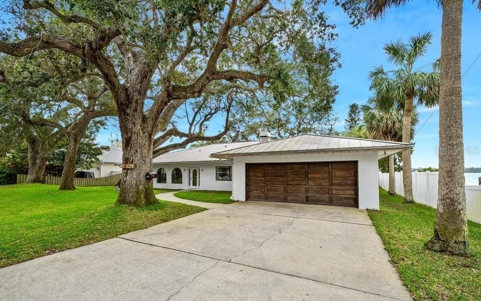 Photo of 1596 JOHN ANDERSON DRIVE
