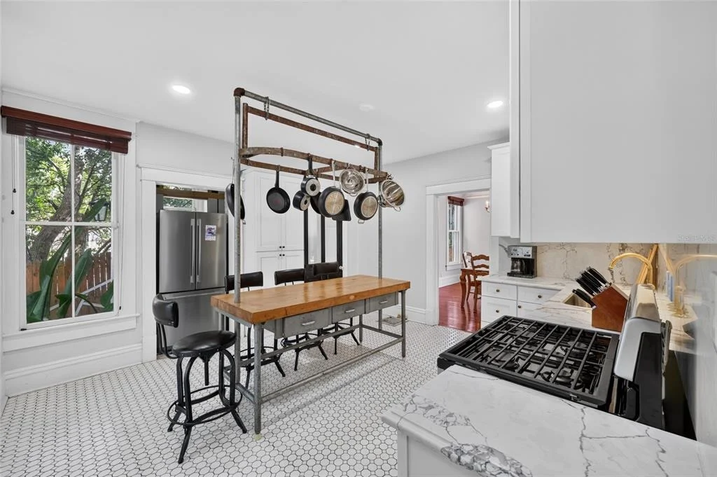 Photo of 819 SE 2ND STREET