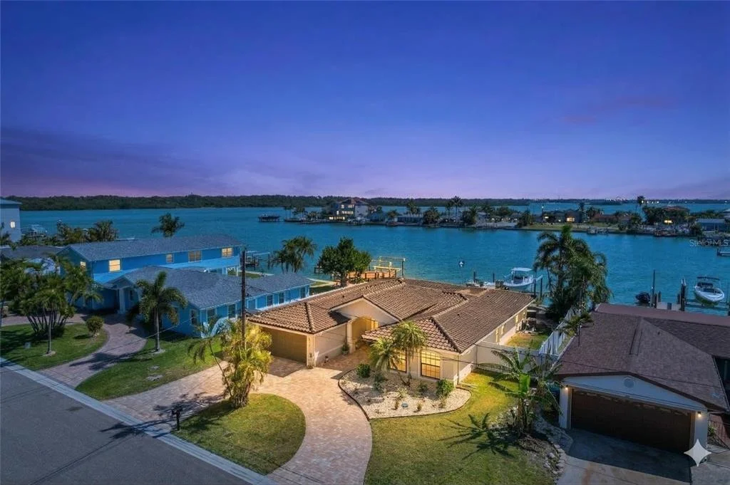 Photo of 565 CRYSTAL DRIVE