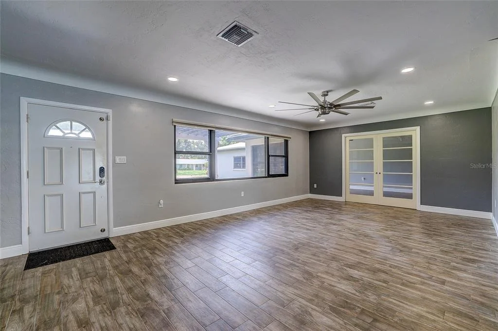 Photo of 323 SUWANEE AVENUE