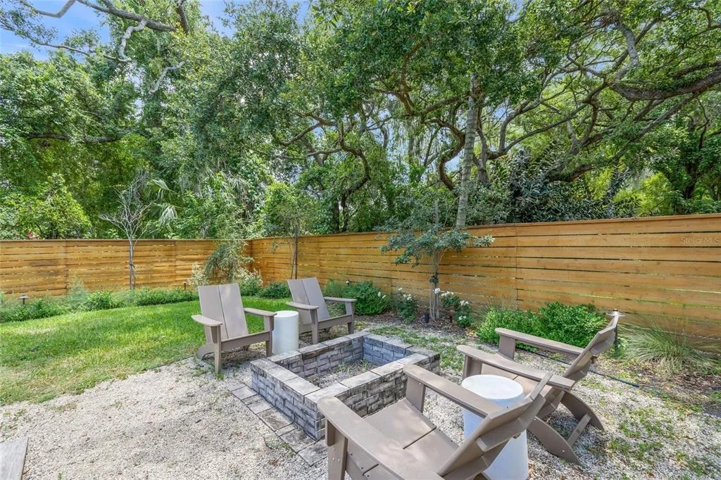 Photo of 319 BEARDED OAKS CIRCLE