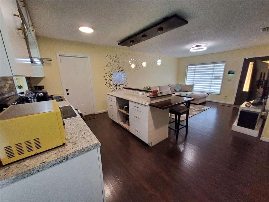 Photo of 1319 MANOR DRIVE