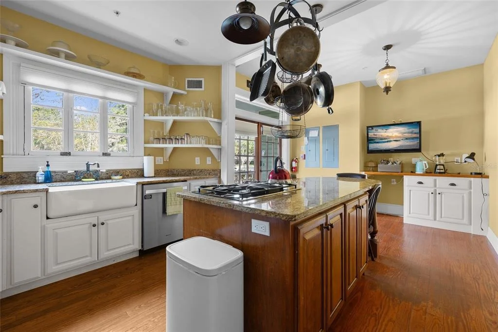 Photo of 205 SE 7TH STREET