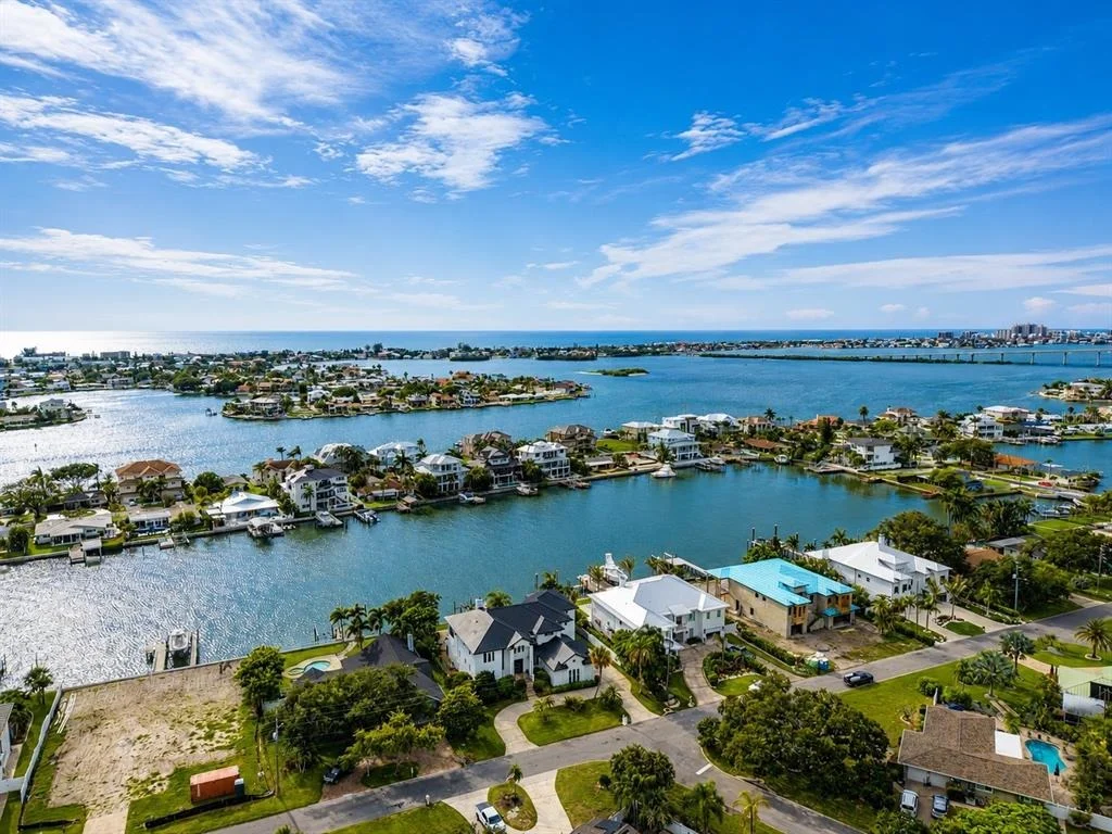 Photo of 810 ALLAMANDA DRIVE