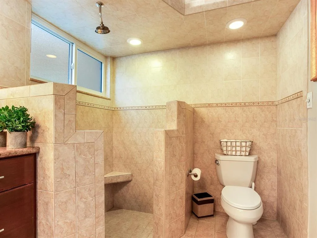 Photo of Unit B at 210 DOLPHIN POINT