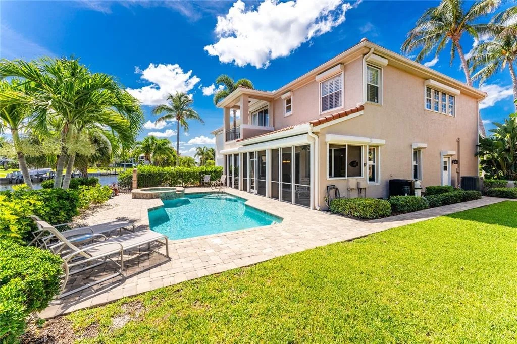 Photo of 3341 SUNSET KEY CIRCLE