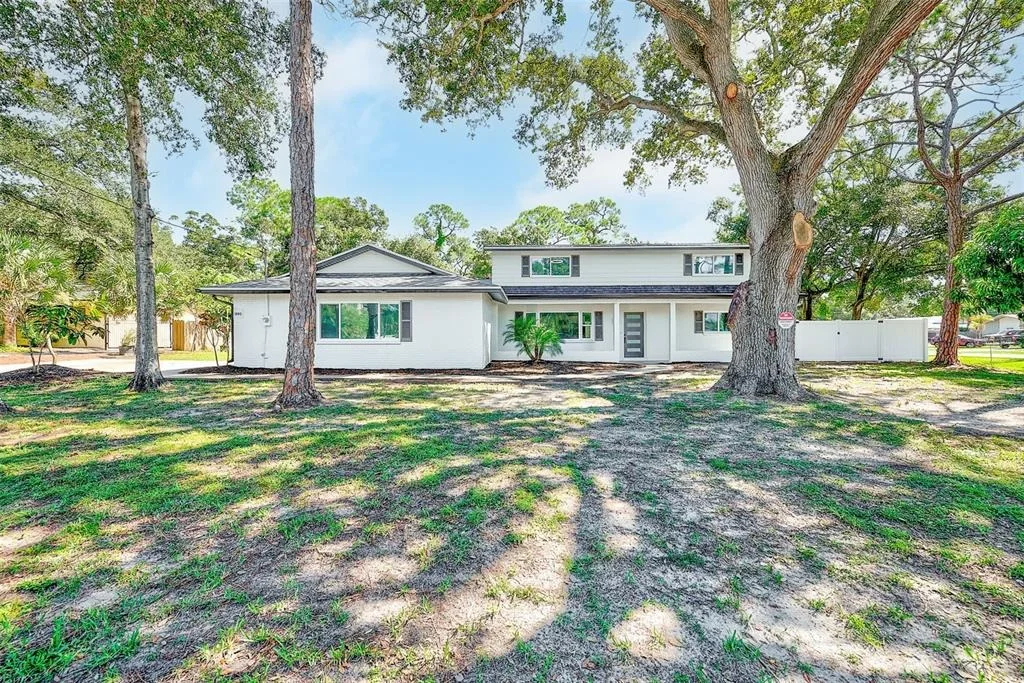 Photo of 1595 OAK LANE