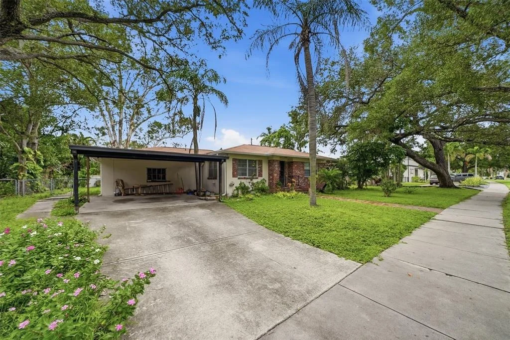 Photo of 500 W DAVIS BOULEVARD