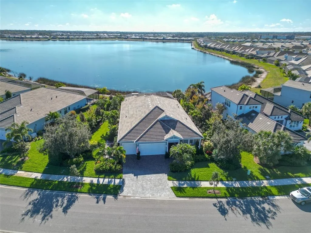 Photo of 8083 WATERBEND TRAIL