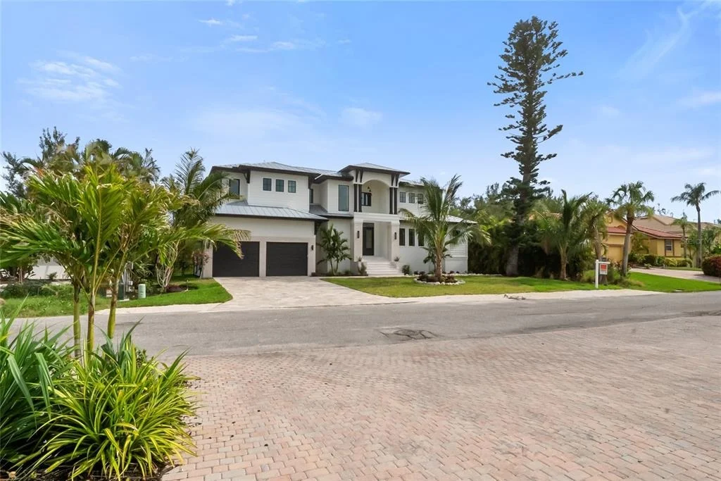 Photo of 626 BUTTONWOOD DRIVE