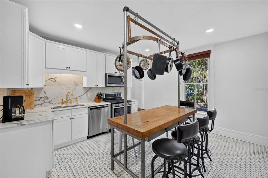 Photo of 819 SE 2ND STREET