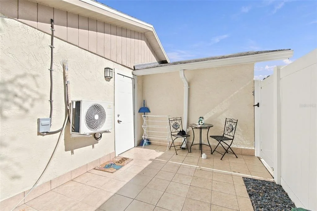 Photo of 1325 OAKCREST DRIVE