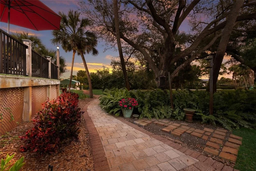 Photo of 10110 CREEKSIDE DRIVE